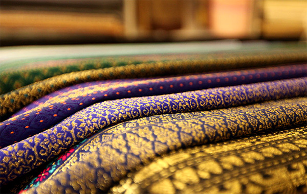 Ô, lọng và quạt là những mặt hàng truyền thống rất đẹp mắt ở Chiangmai. 